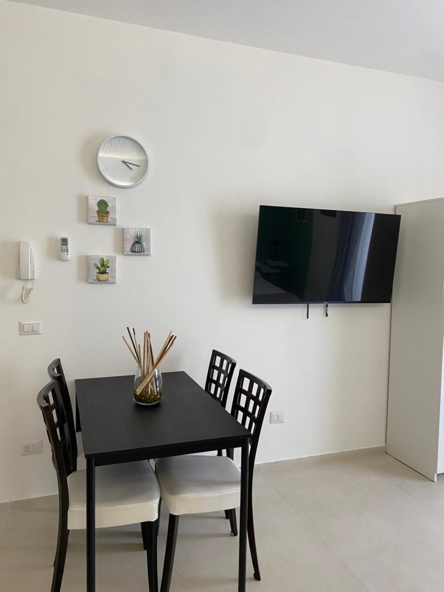 Le Buguse Suite Apartment Lecce Bagian luar foto