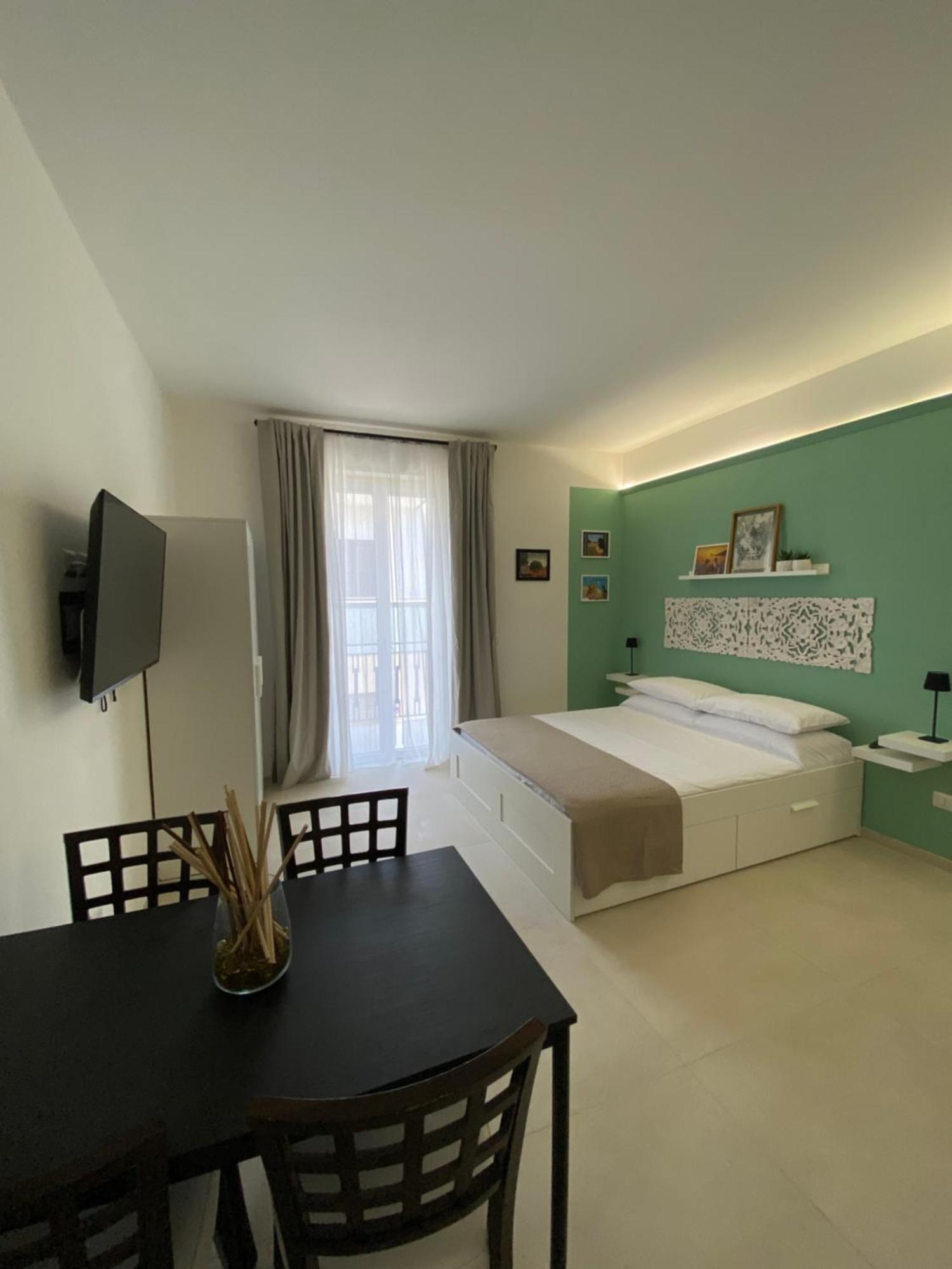 Le Buguse Suite Apartment Lecce Bagian luar foto